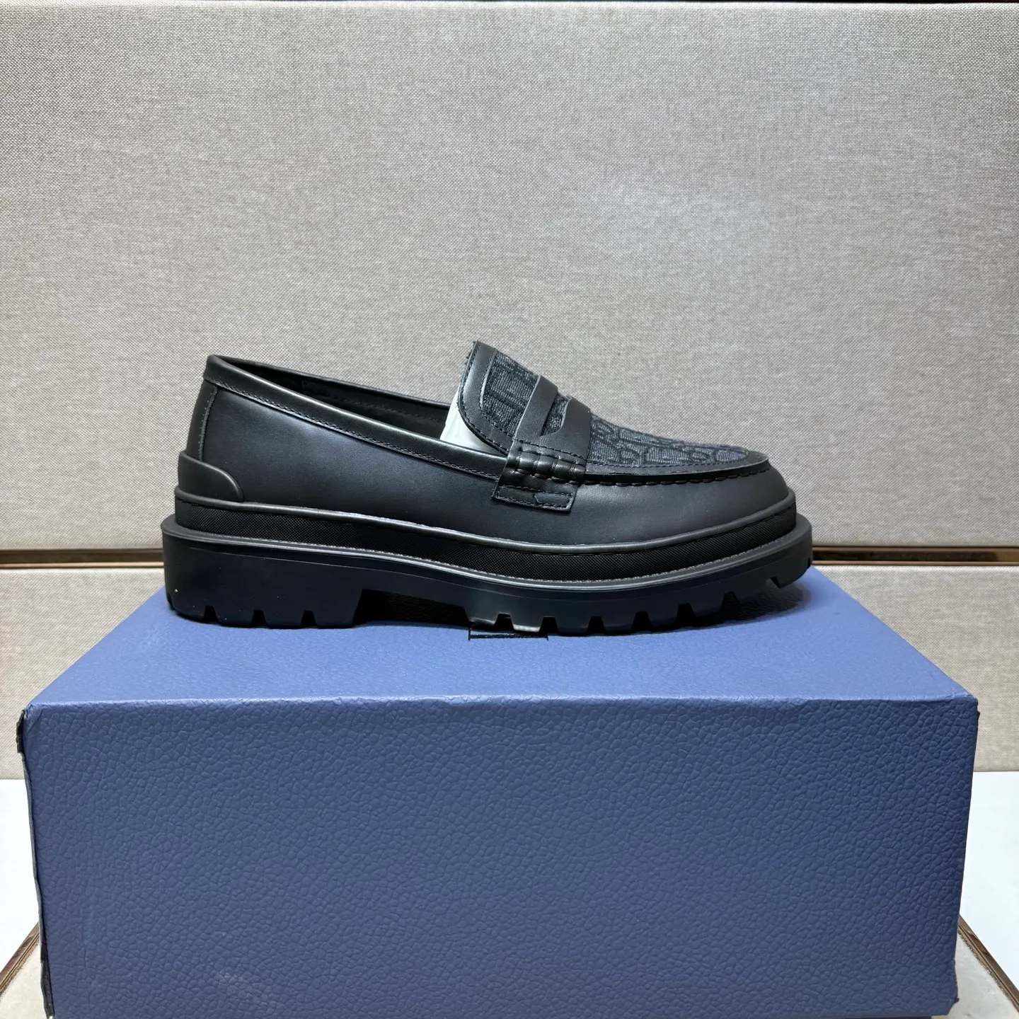 ⬛️Men's shoes 💰p442 [Dior~] Men's casual shoes 2025z cabinet sales simultaneously 🔶Size: 39-44 #️⃣ 🔷2 colors🔜The upper is made of multi-material splicing➕Genuine leather lining, comfortable and breathable, sole: original comfortable and wear-resistant outsole, ⚠️Real shot📱Photographed🎬The real thing is better📢📢📢